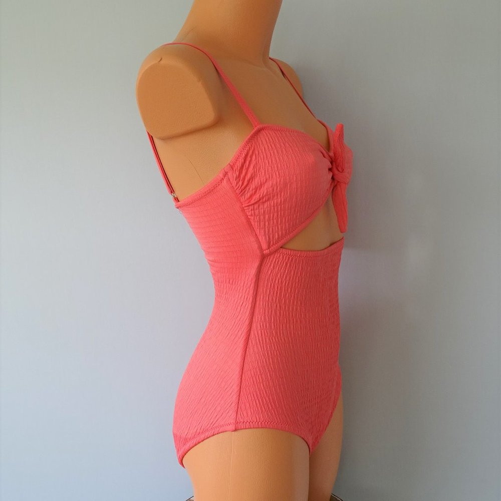 Vince Camuto Ripple Effect One Piece Swimsuit NWT - Picture 2 of 4
